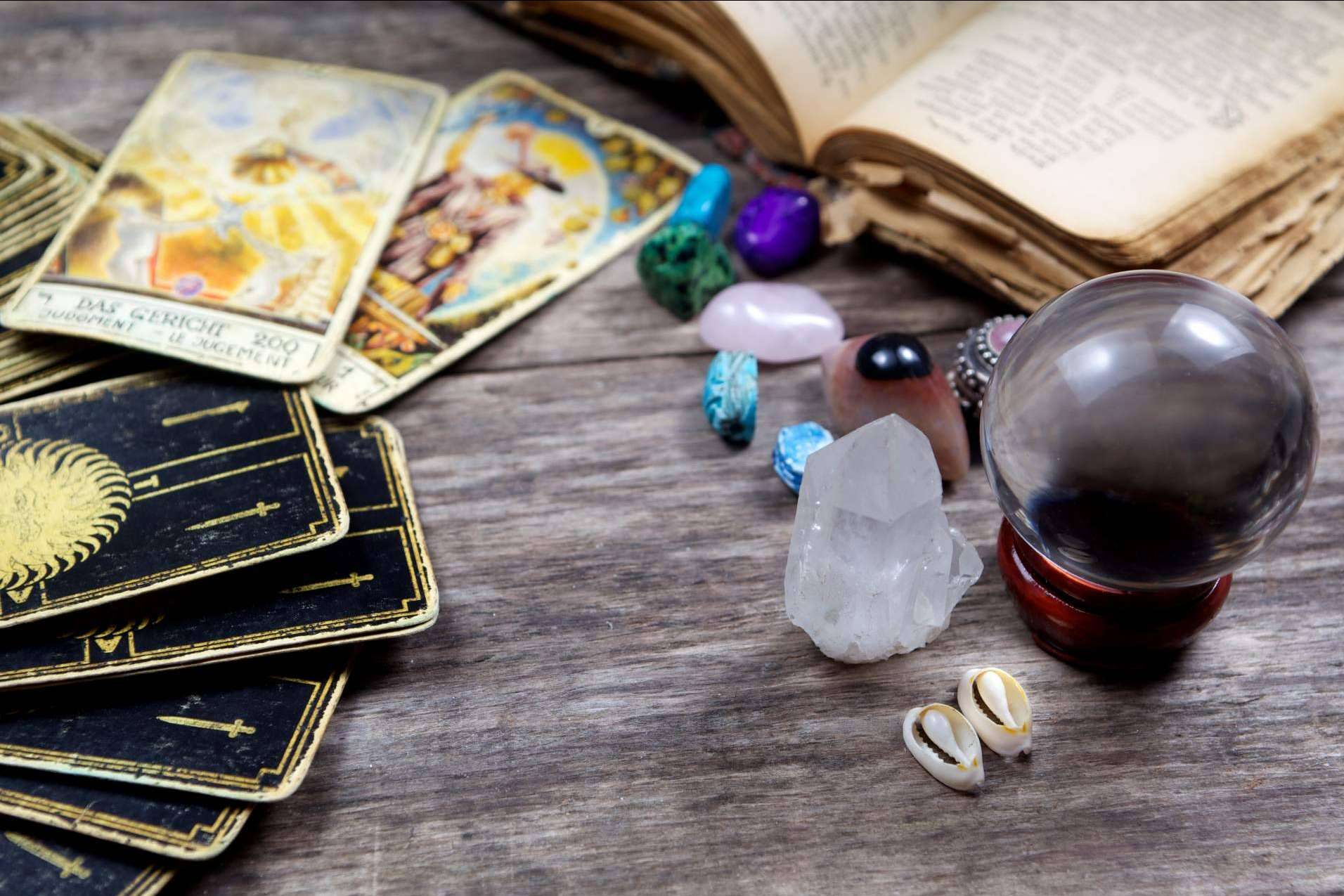 La Casa del Tarot y Videncia ofrece servicios de tarot, videncia y horóscopos