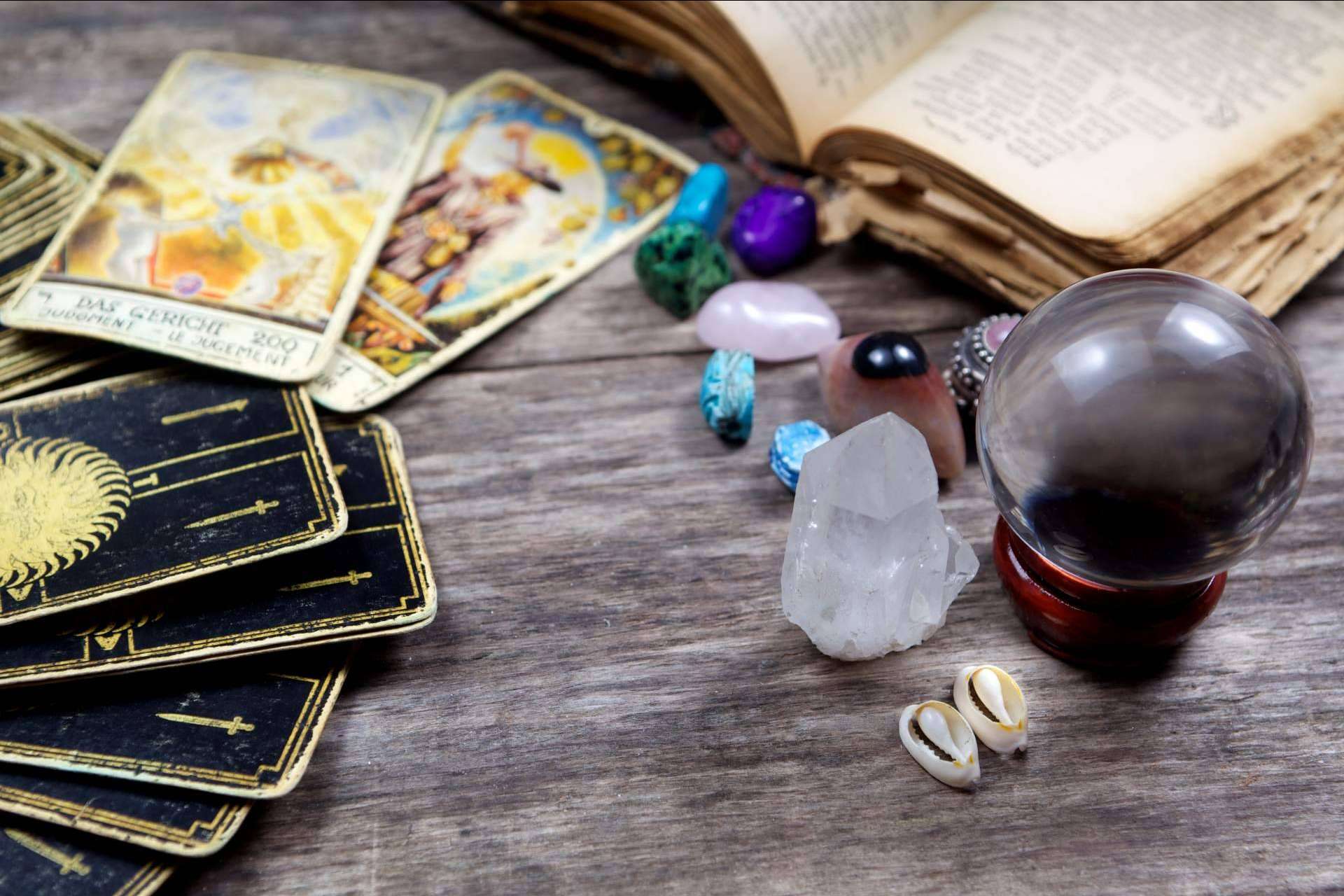 Tarot del amor para solteros con el chamán Papacho