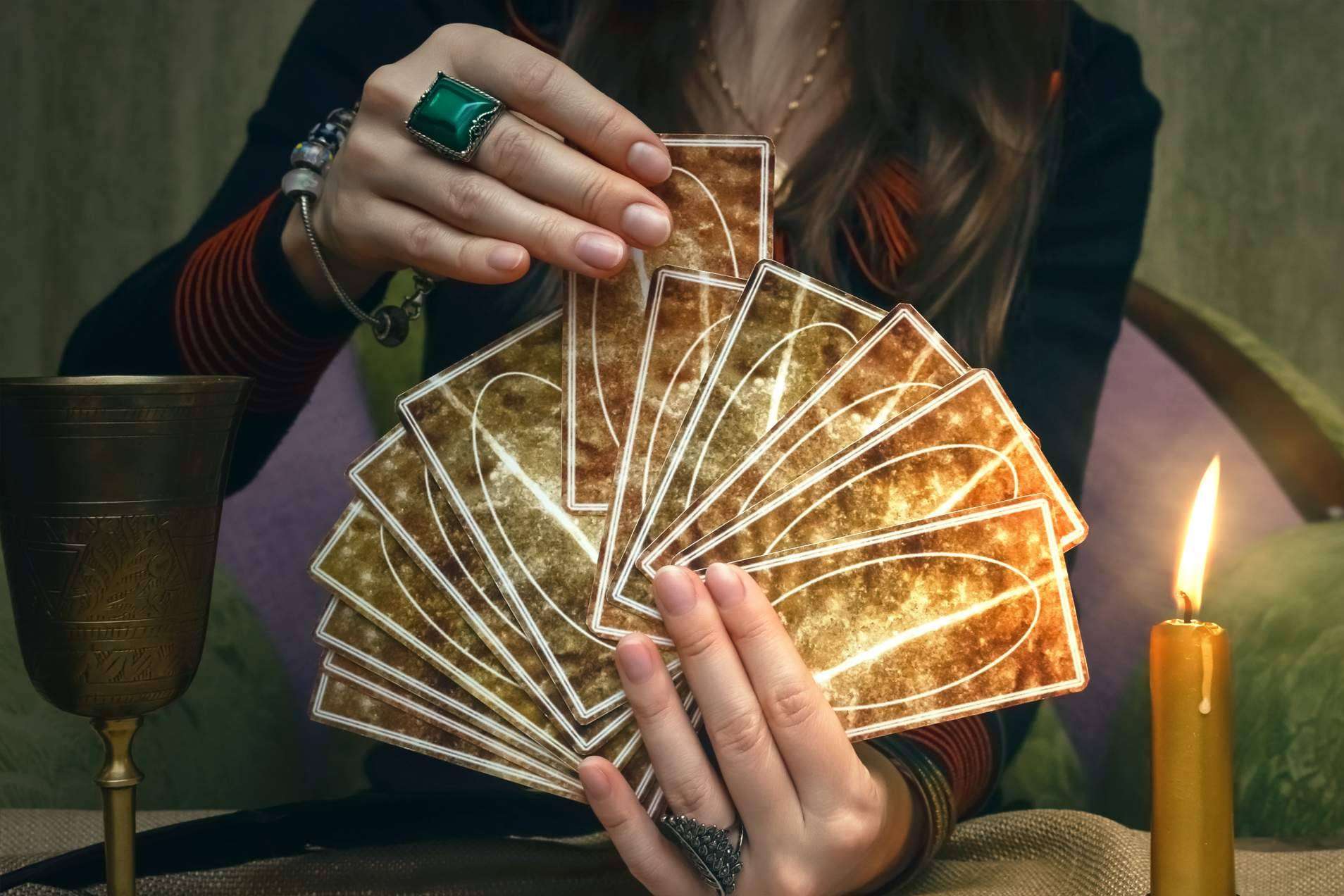 Manuela Moreno: videncia de tarot y horóscopos