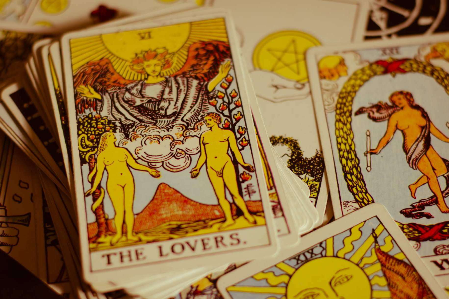 Tarot Rosa Sastre expone los beneficios de que aportan la consulta de tarot y la videncia