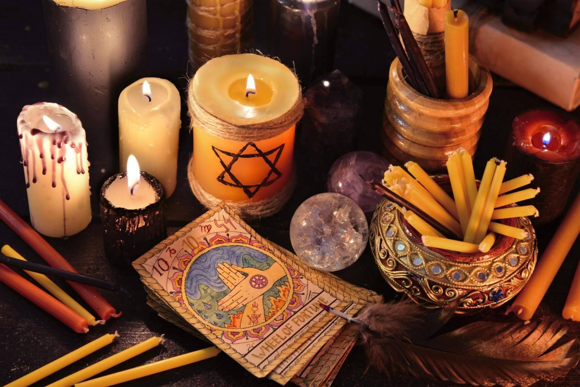 Los rituales esotéricos que realiza Mónica Triple Luna