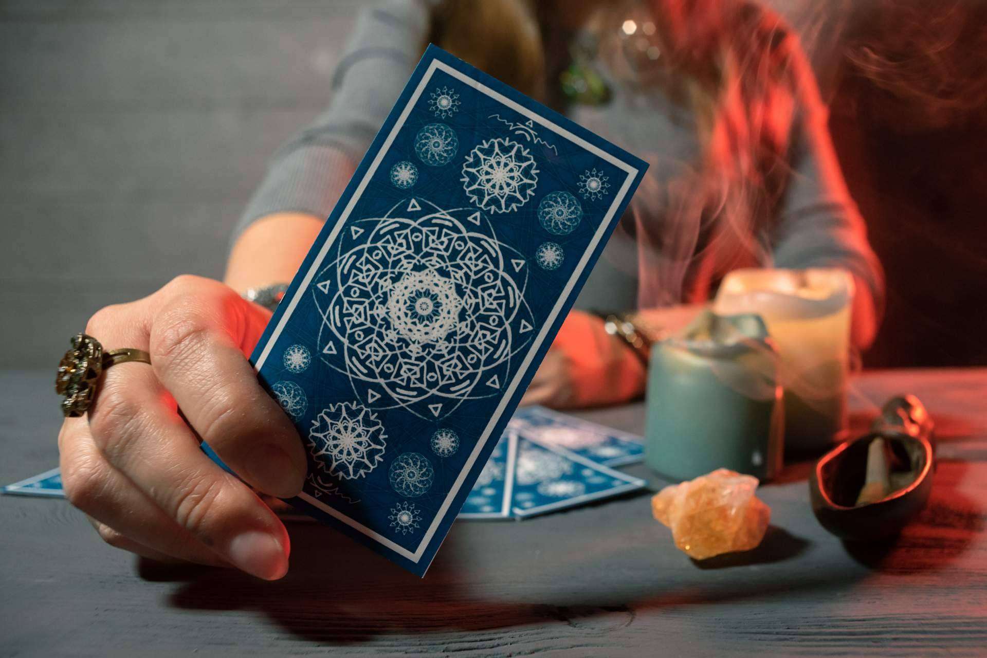 Por qué son tan frecuentes las búsquedas de tarot gratis, según Leotarot