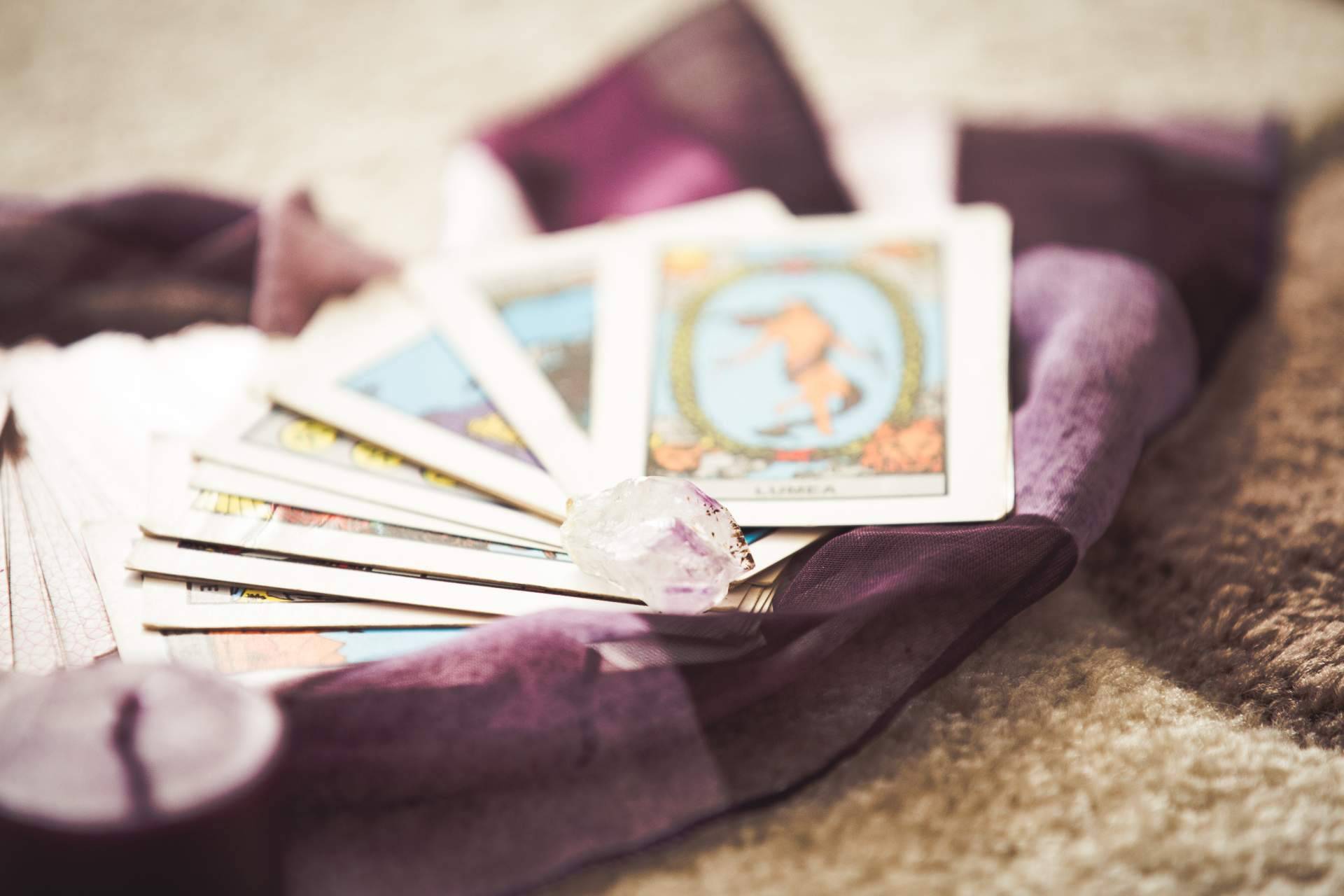Poner fin a todas las dudas sobre el futuro con el tarot de la vidente famosa Caridad Ramos