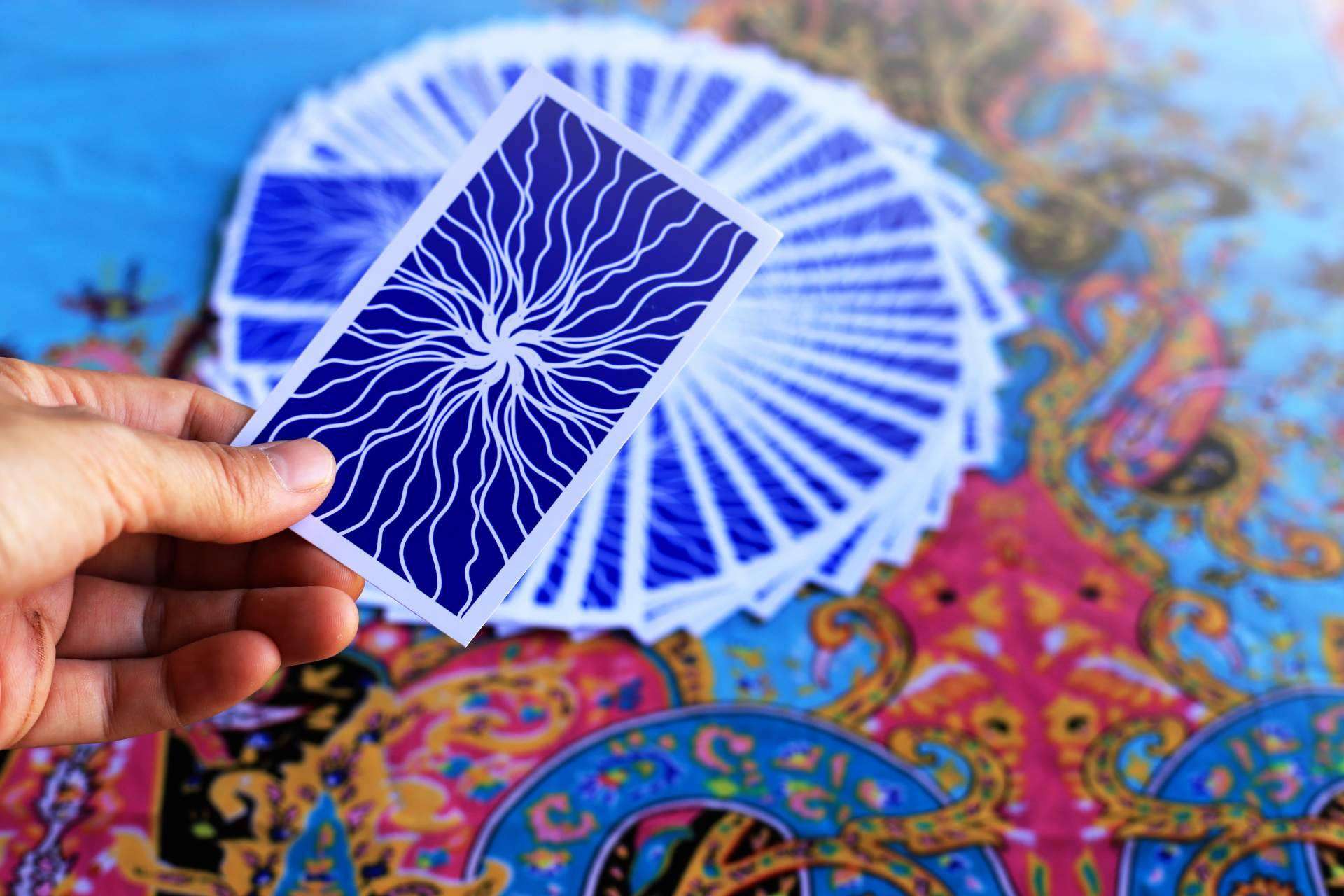 Las distintas barajas del tarot y otros métodos adivinatorios como el péndulo