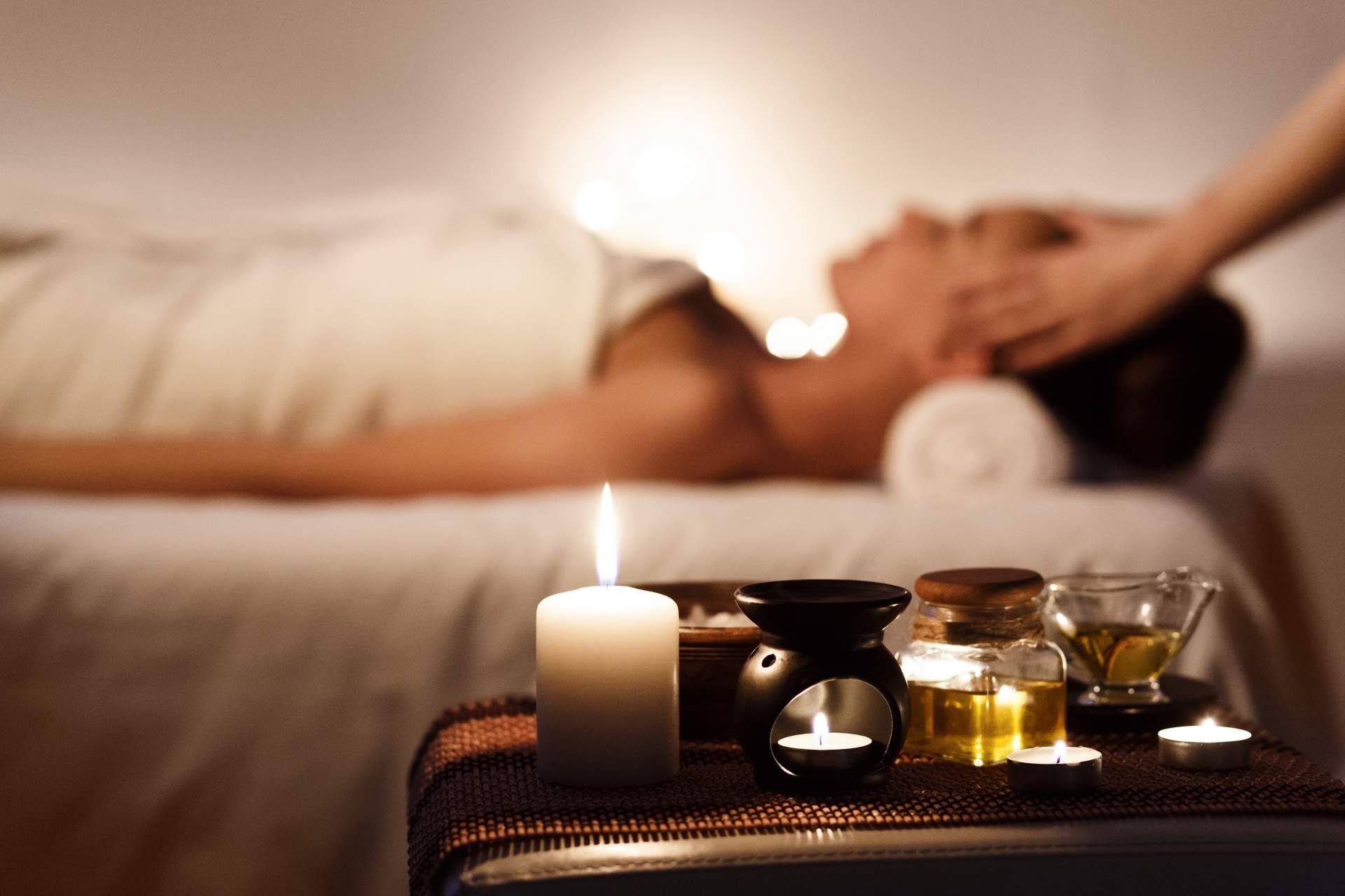Masajes en pareja con velas y aceites