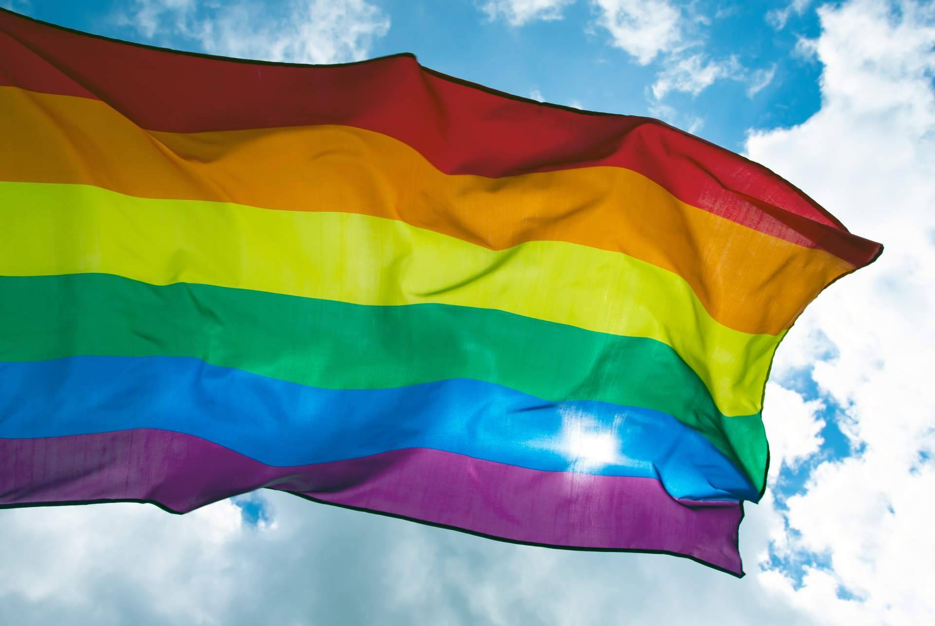 Solo Adultos Dating  y su apuesta por la plena igualdad, diversidad y compromiso LGTBI+