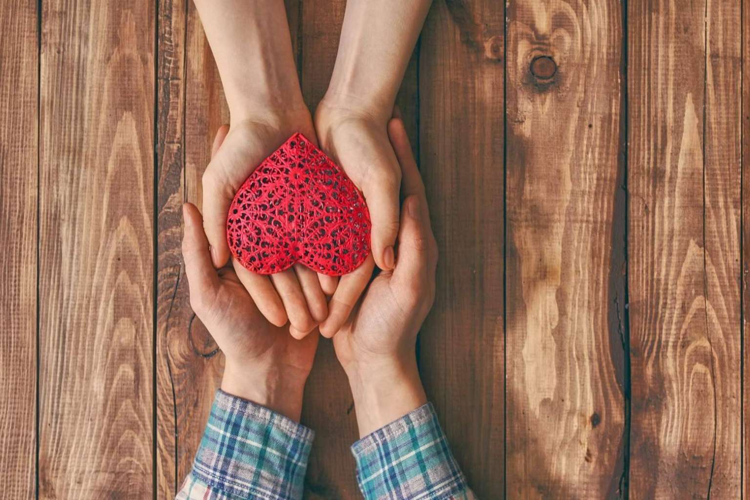 Speed dating en Barcelona con dinámicas de juego, un plan para conocer gente este San Valentín