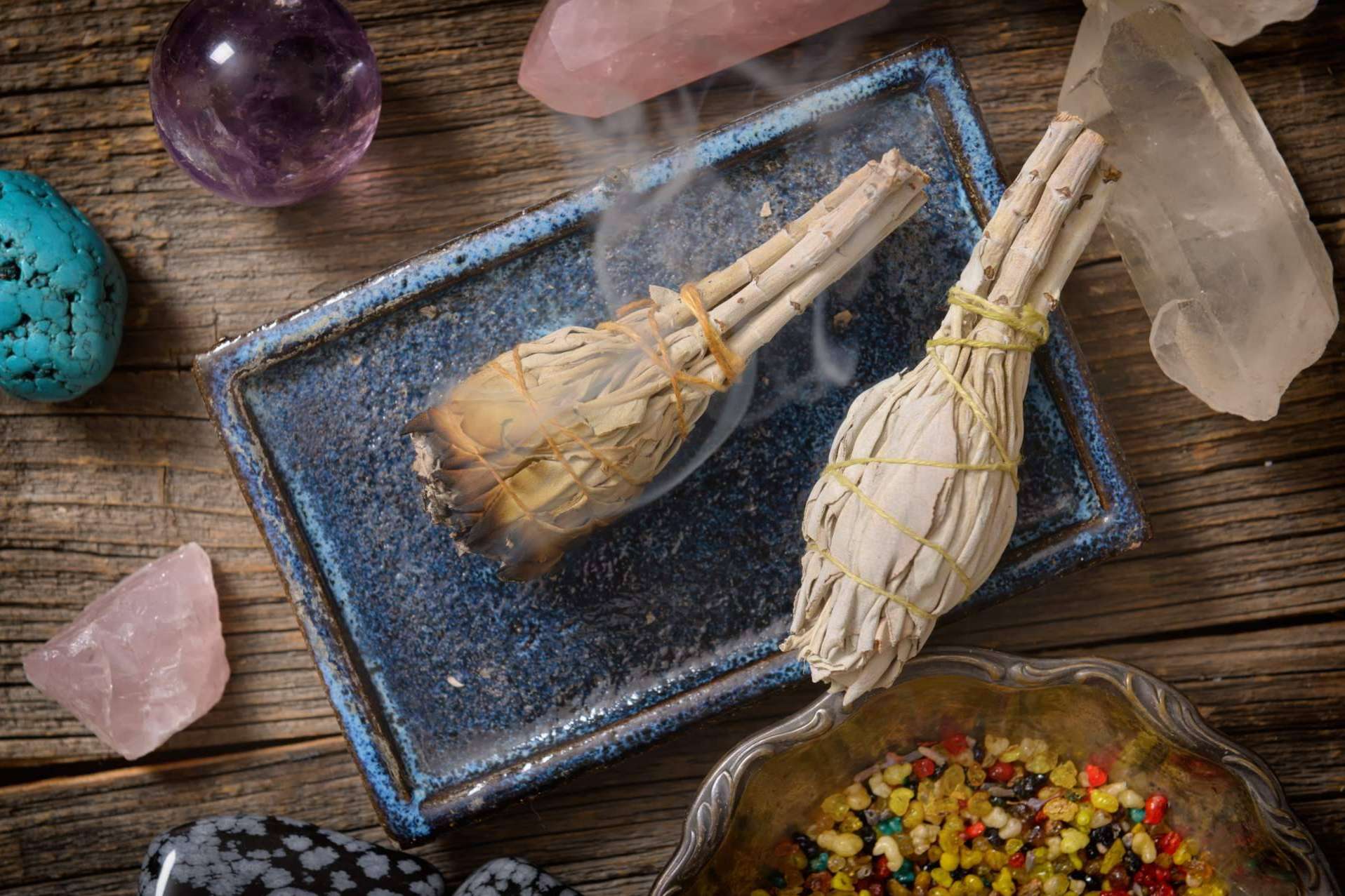 ¿Cuáles son los accesorios de fumigación e importación de salvia blanca que ofrece La Luna de Buda?