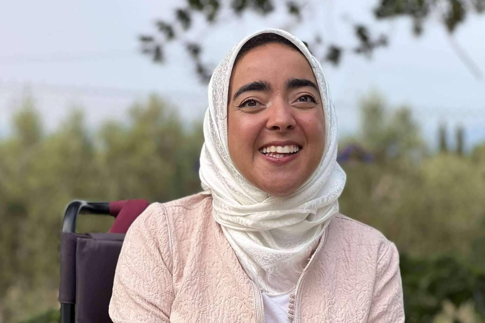 Hanan Riyani, una historia llena de superación personal y ganas de ayudar a los demás