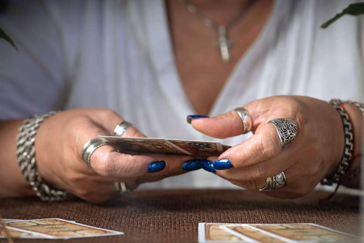 Consultas de tarot por llamada con Dama Mágica