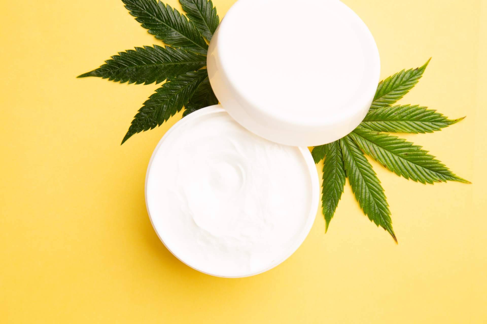 La crema de CBD, Arthoren, de CBD Torrejón es efectiva para psoriasis, dermatitis y para calmar dolores agudos