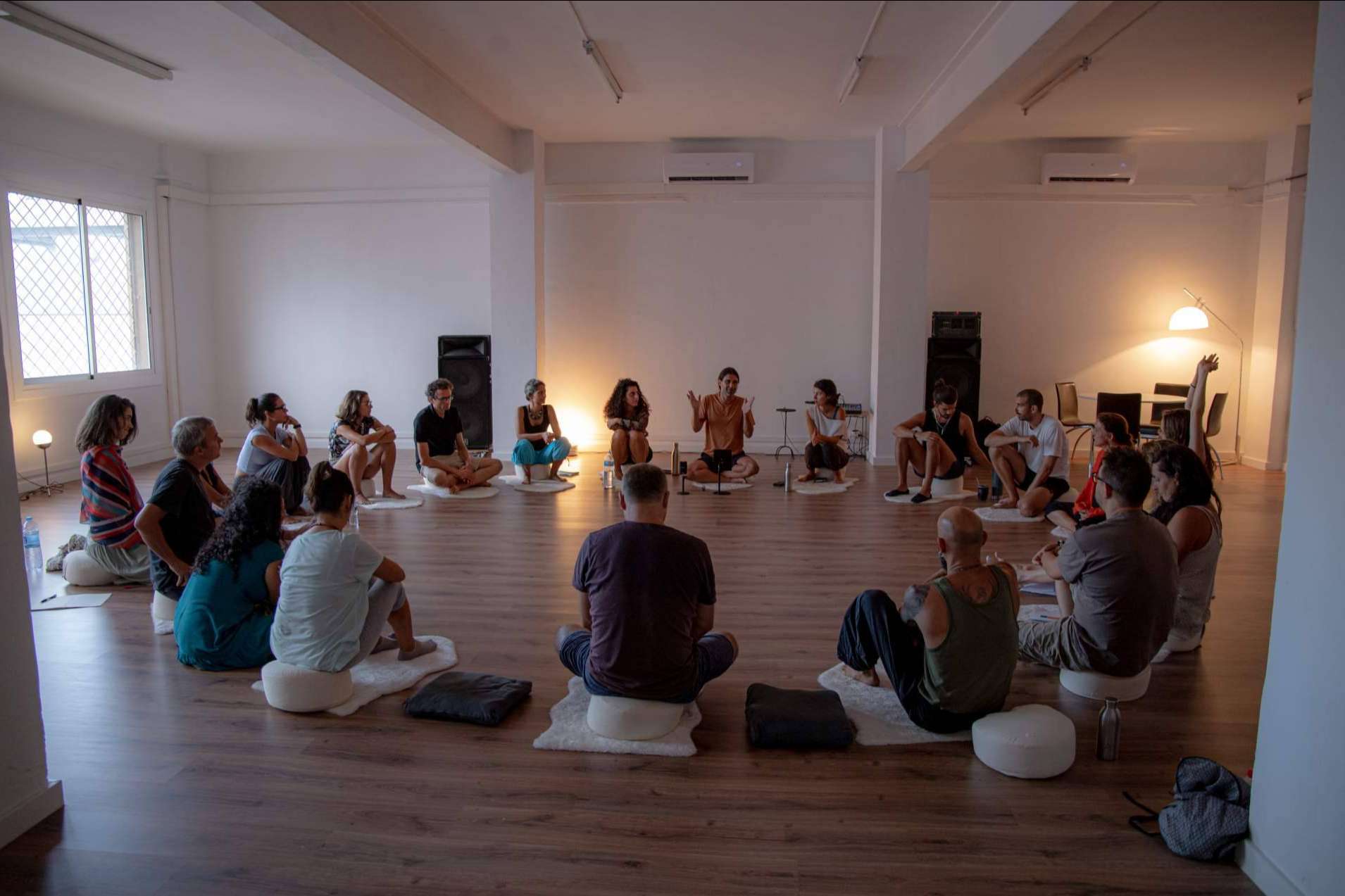 Vicen Montserrat explica la transformación humana a través de Trika y la bioenergética integrativa