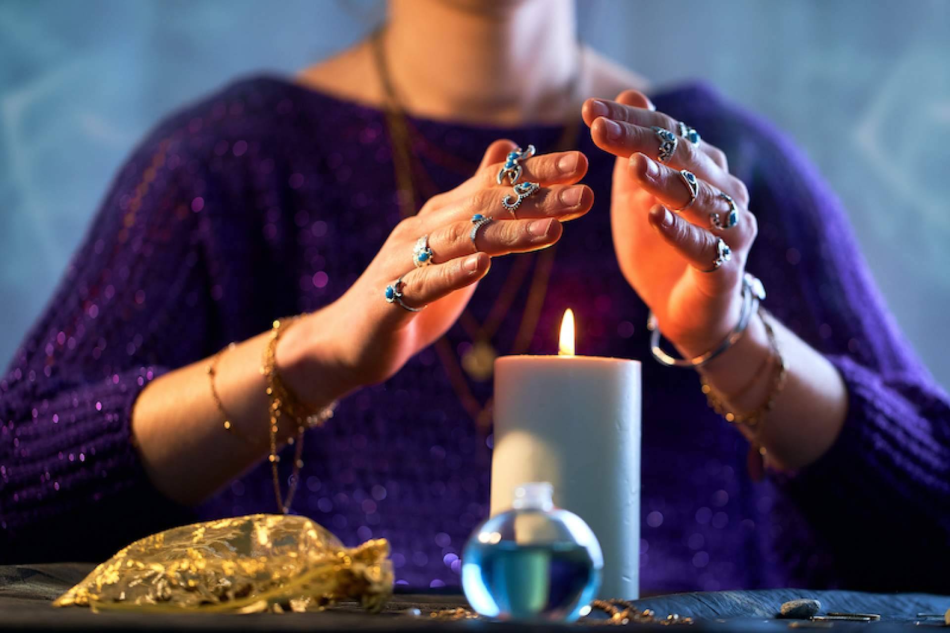 Mónica Triple Luna, especialista en rituales esotéricos